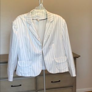 Cropped cream blazer